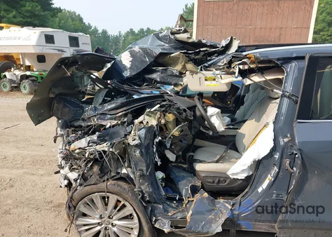 2024 Toyota Grand Highlander Platinum z USA, uszkodzony, nr VIN 5TDAAAB57RS050694